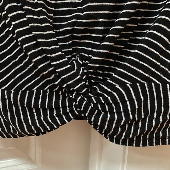 Striped twist crop-top - Picture 2 of 3